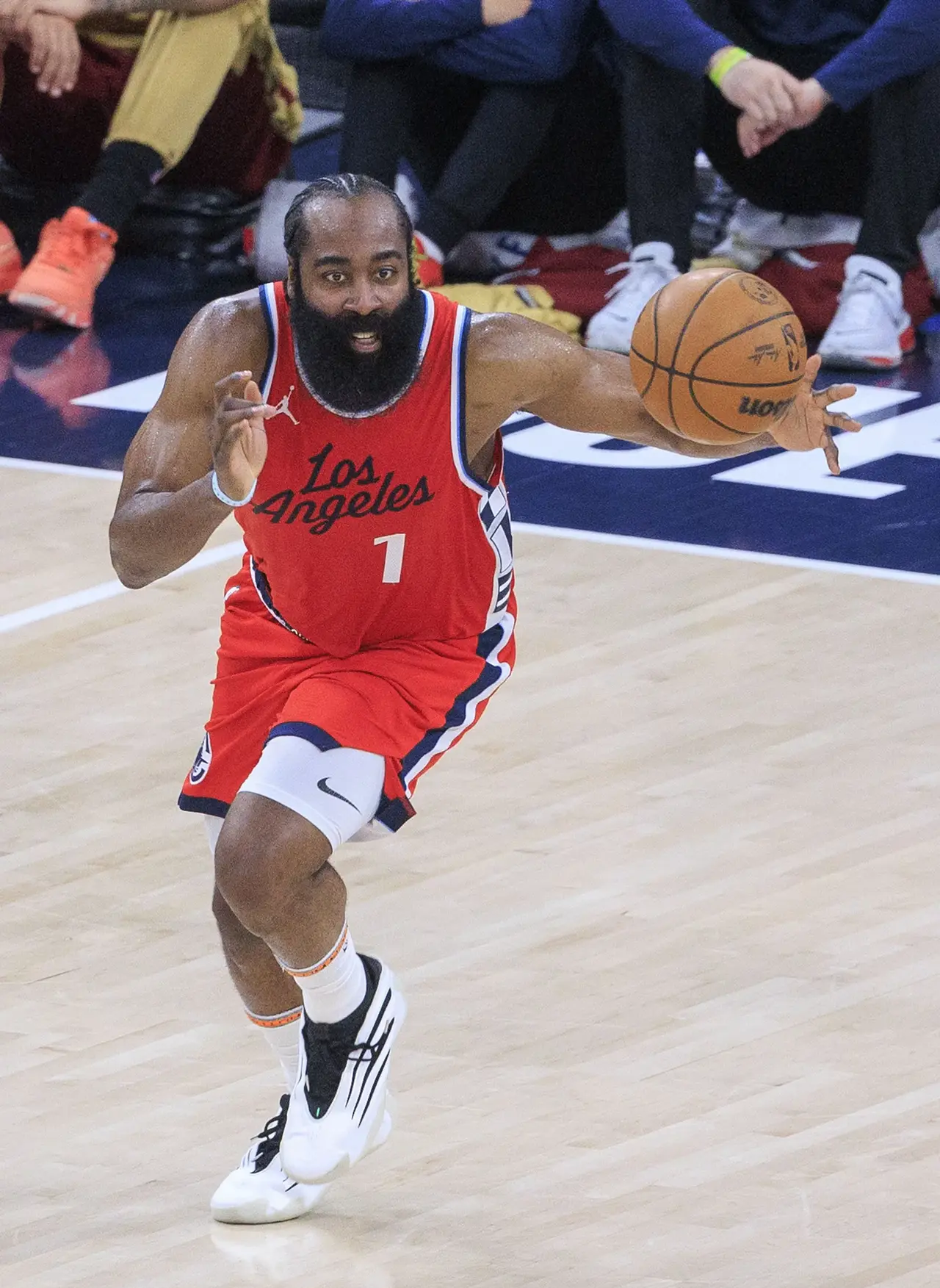 关于赛地聚焦——NBA常规赛赛前热度飙升；西班牙人单刀错失；目标明确；控场能力成焦点的信息