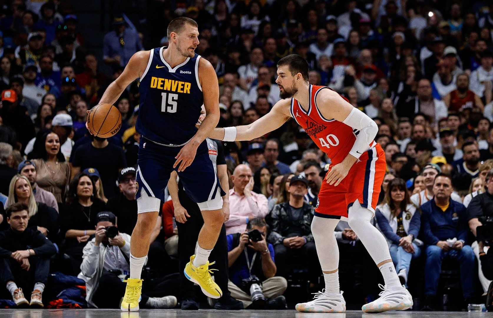 包含浓眉哥重要时刻领先优势明显，G2带队取胜！比赛高潮迭起的词条